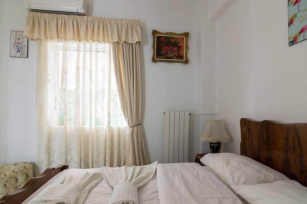 Vintage Style Apartment With Beautiful Backyard Афіни Екстер'єр фото